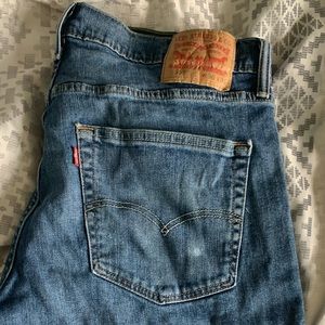 Vintage Levi’s medium wash jeans